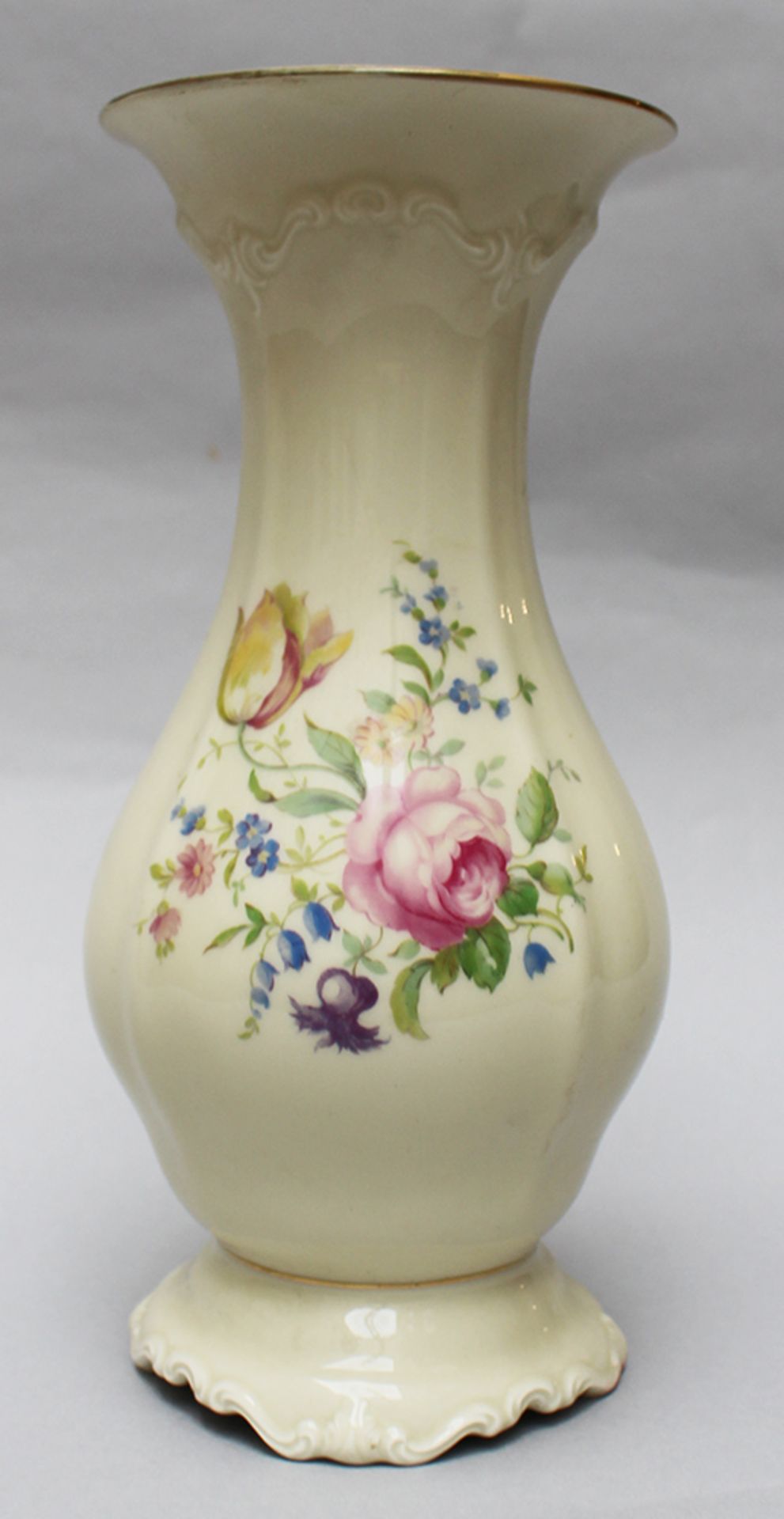 Rosenthal Vase, pear shape , painted with flowers on white ground glazed first half 20 th Century. - Bild 2 aus 3