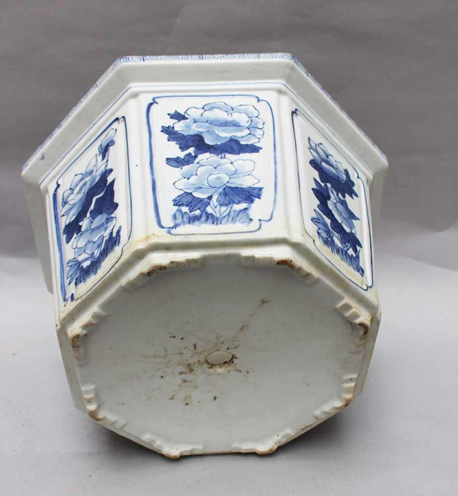 Chinese porcelain pot , blue painted on white ground , canted, Qing Dynasty. 33cm - Image 3 of 3