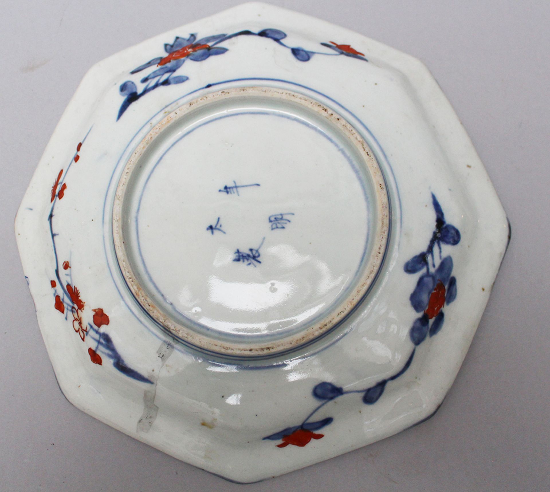 Imari porcelain dish, octagonal rich painted, glazed. 24x24 cm - Image 3 of 3