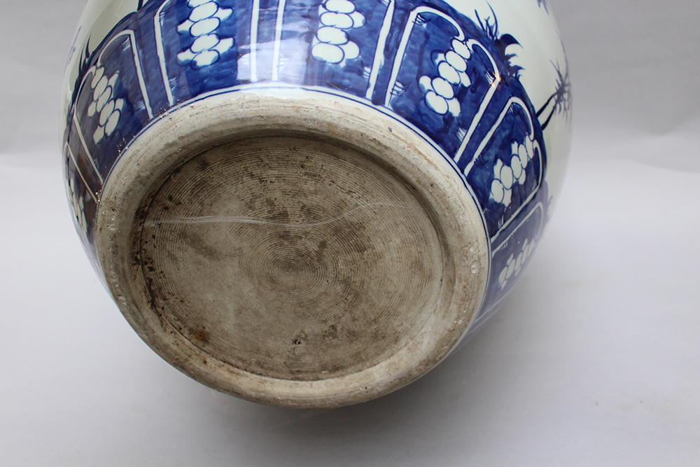 Large Chinese porcelain vase, blue painted on white ground glazed Qing Dynasty. 55 cm height - Image 3 of 3