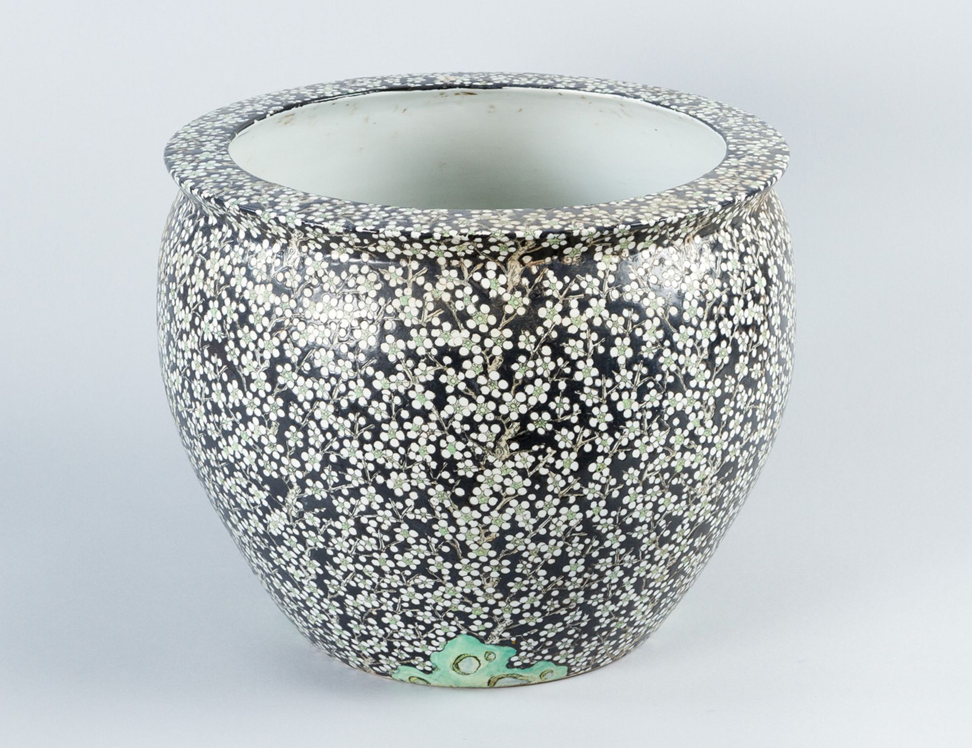 Chinese familie noire porcelain bowl