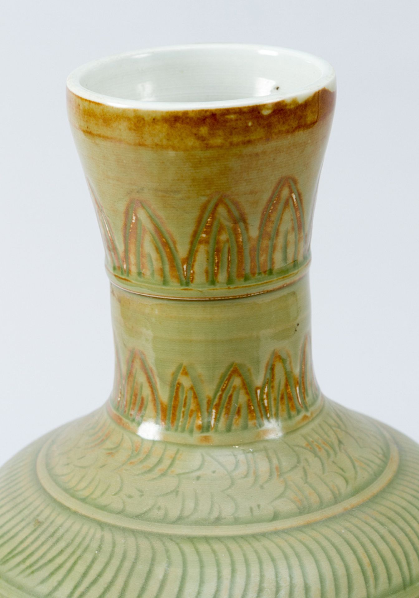 Chinese Porcelain Vase - Bild 2 aus 3