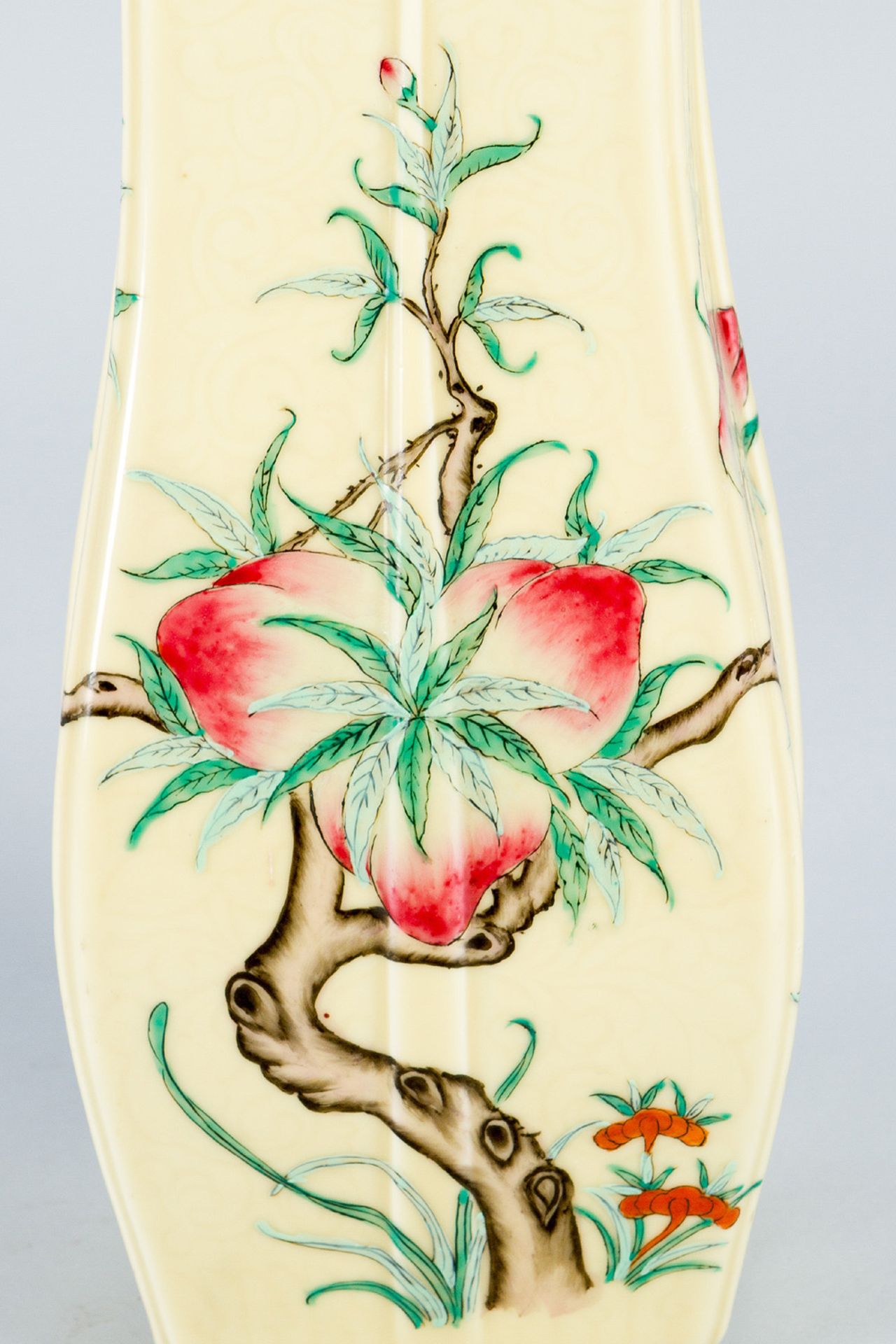 Pair of Chinese porcelain vases - Image 3 of 3