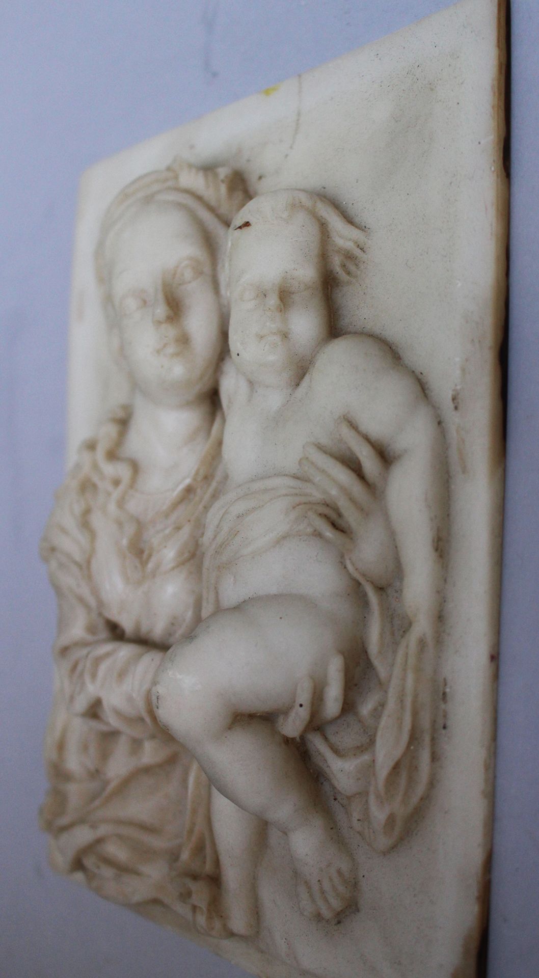 Plaquette with Maria and child in folded cloth, on rectangular plinth, 18x13cm. - Image 3 of 3
