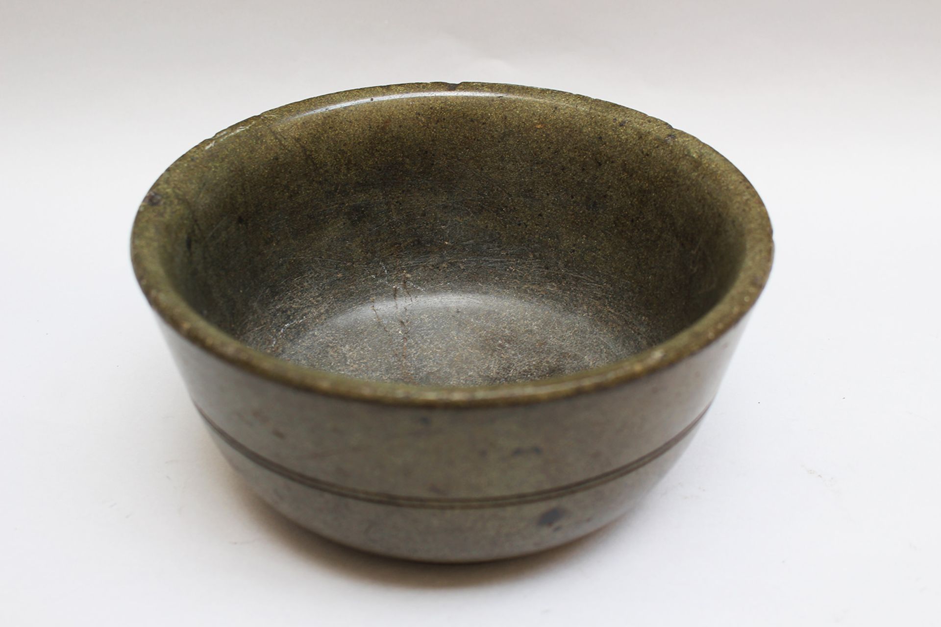 Apothecary bowl, grey/green serpentine polished and fluted original patina, early 18th Century. 19 c - Bild 2 aus 3