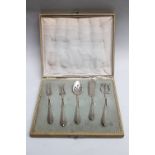 Art Nouveau breakfast set, 5 silver pieces, in original box; Netherlands around 1900; master