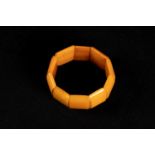 Amber bracelet; 16g. 18.5cm