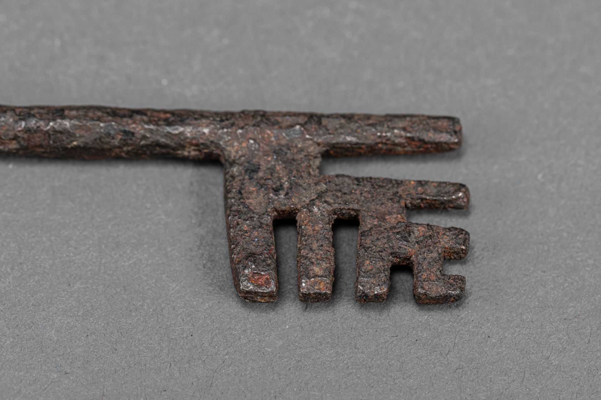 Forged key, iron 9,5 cm 15.17. century - Image 2 of 3