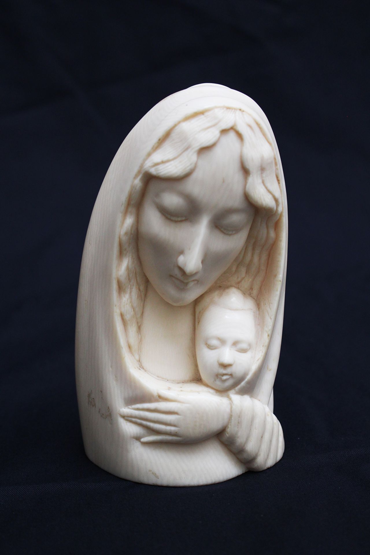 Art Deco sculpture, Maria with child, I. Carved signed on the bottom , first half 20. century, 16 cm