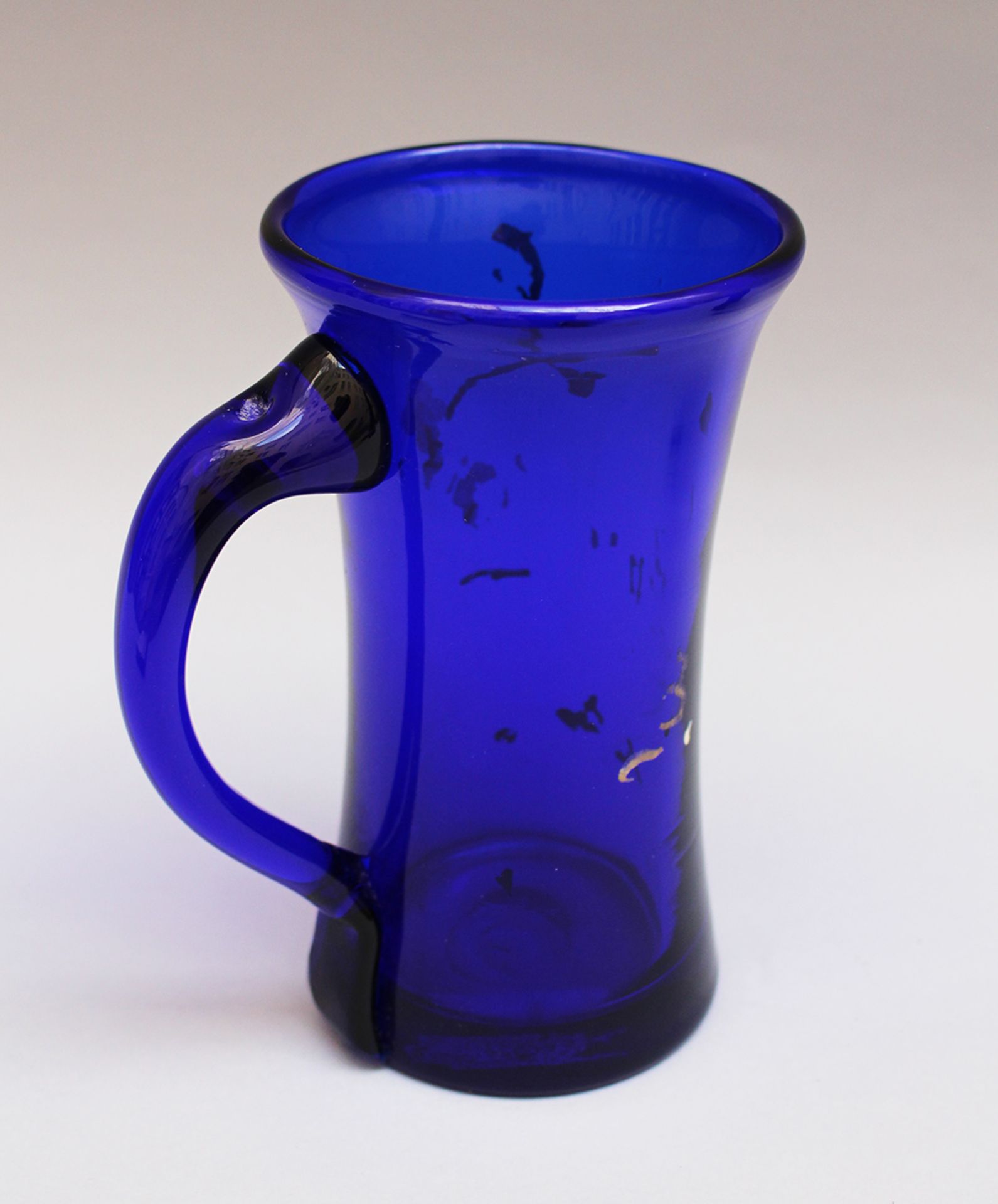 Blue glass Stein , with remains of collours, 19. century, 16 cm high  and Apothecary flask in blue g - Bild 3 aus 3