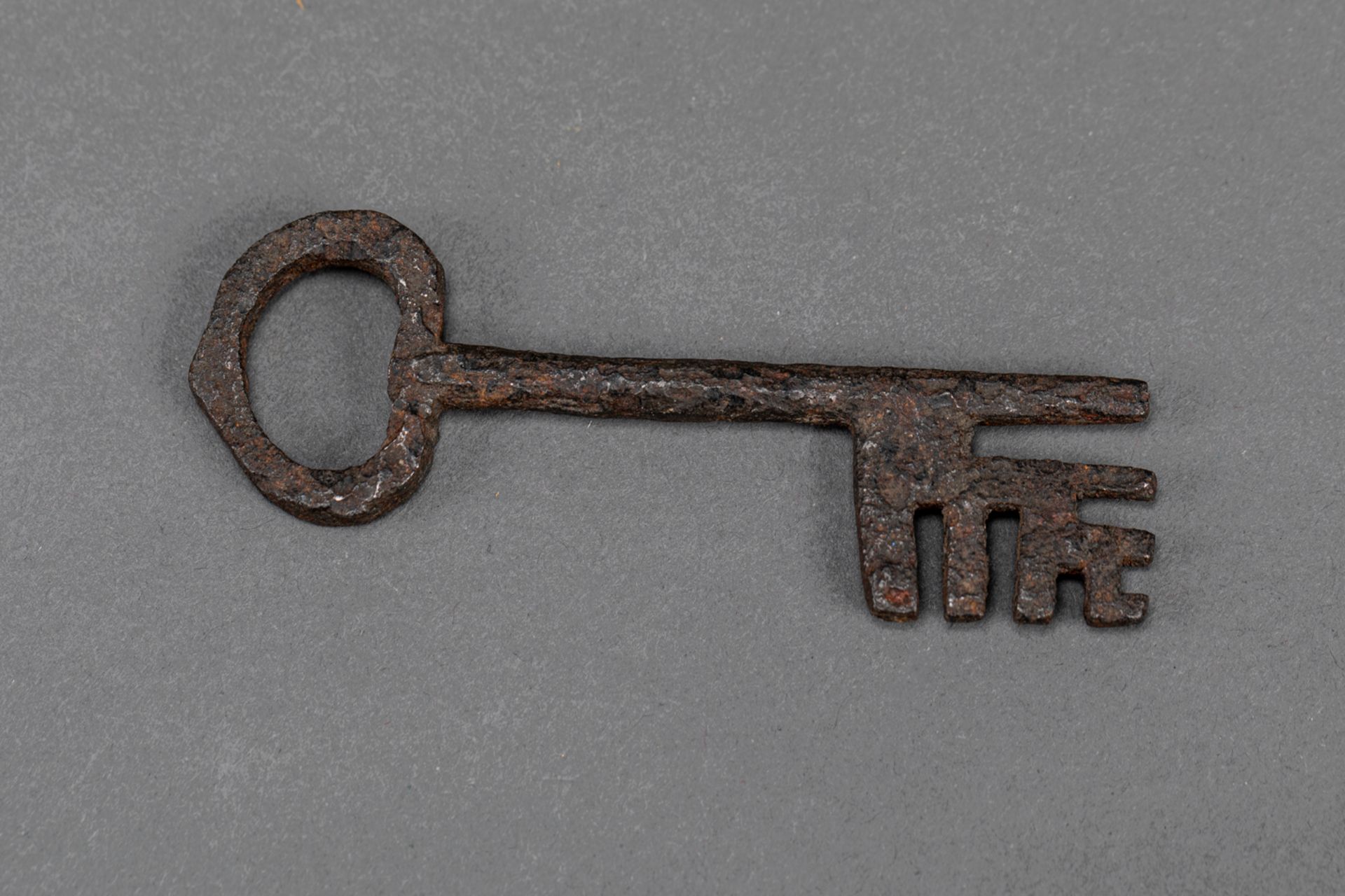 Forged key, iron 9,5 cm 15.17. century
