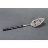 Austro-Hungarian serving silver scoop; 12 lötig; silver master signed HP; 19th Century; 750/1000;
