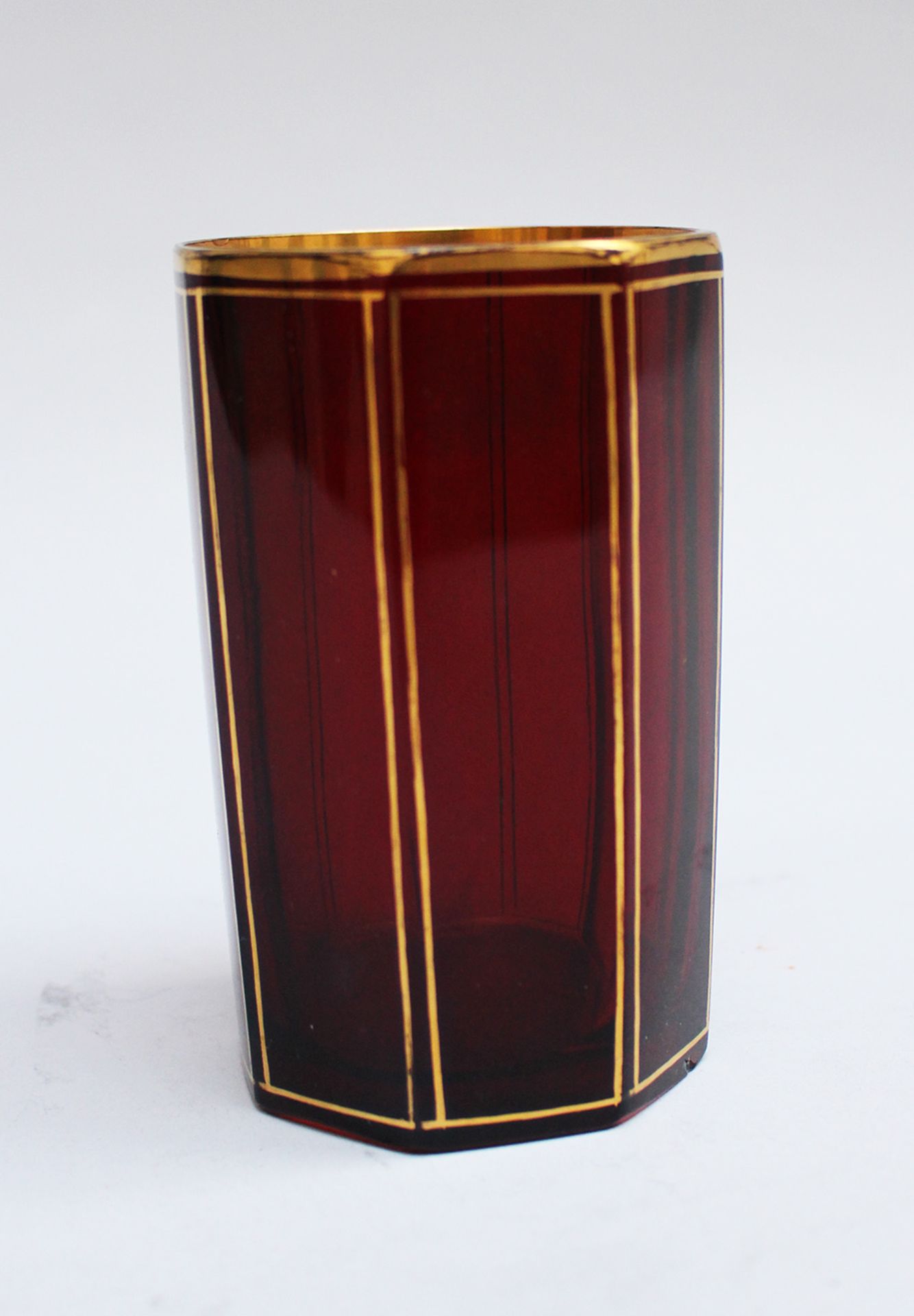 Biedermeier glass beaker, canted with red transparent glass partly gilded around 1830. height 11cm. - Image 2 of 3