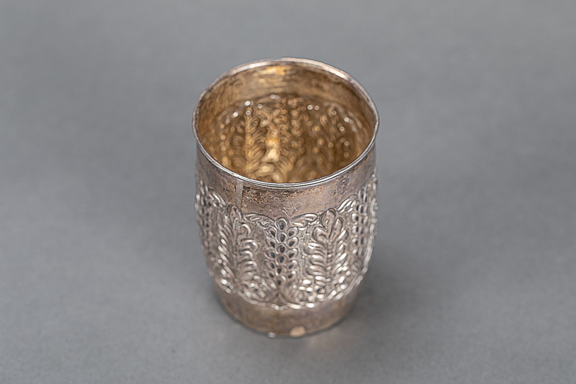  silver beaker decorated with leaves , 190 gr - Bild 2 aus 3