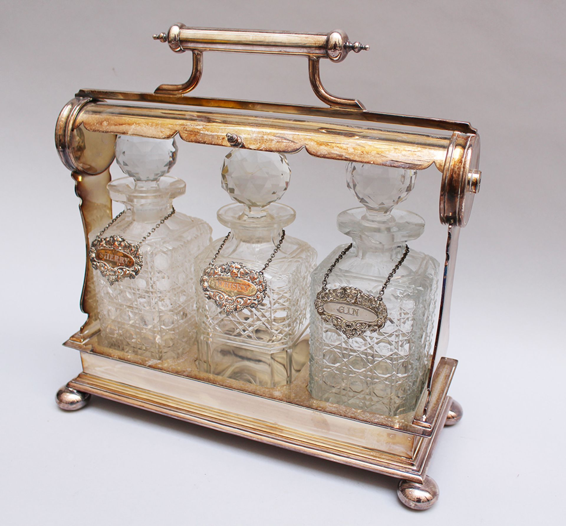 Digestif bar,  comprising three cutted glass flasks with plow, with plated copper  shields for sherr - Bild 3 aus 3