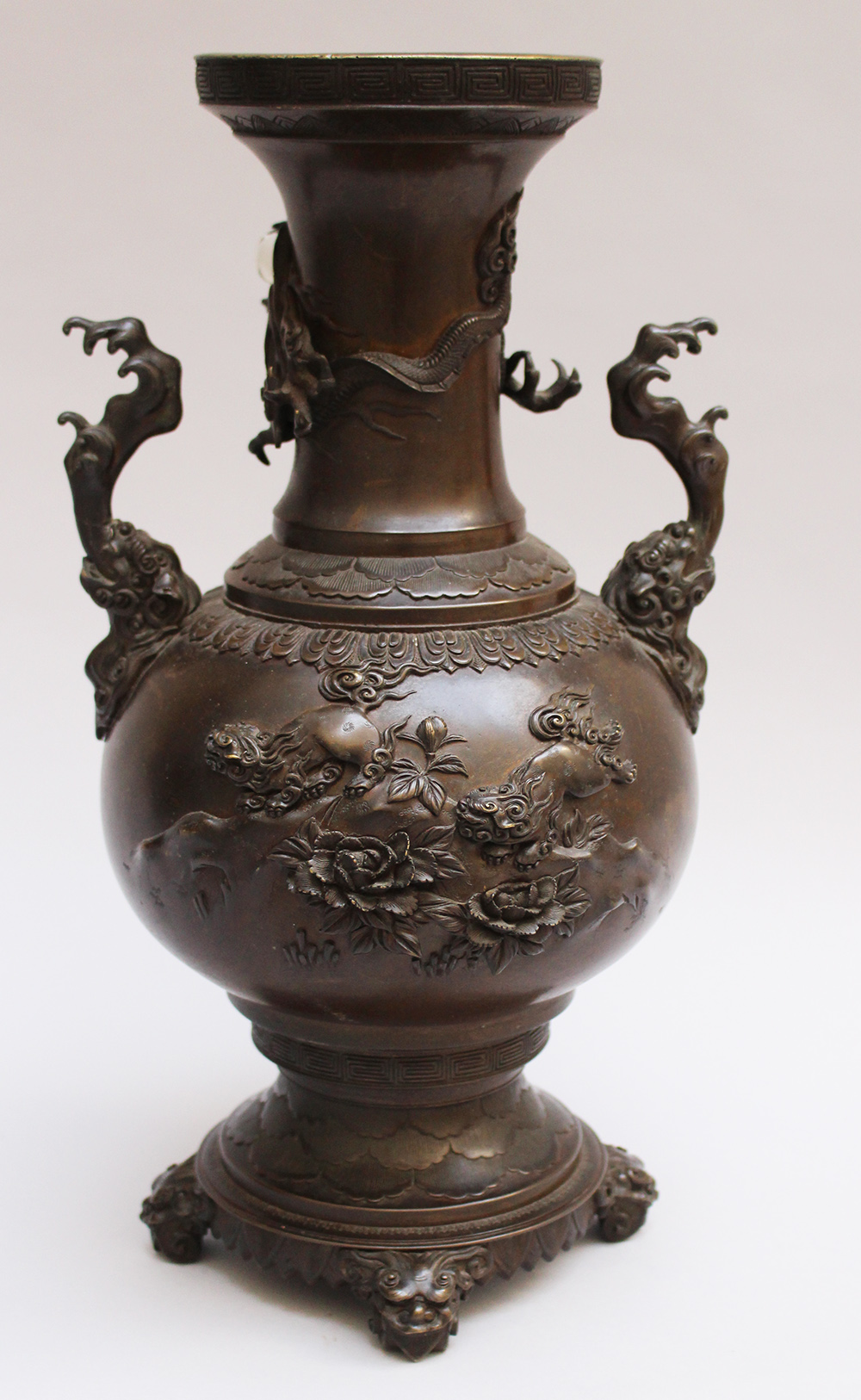 Chinese Bronze vase in urn shape on central feed with long neck and two handgrips, bronze cast - Image 2 of 3