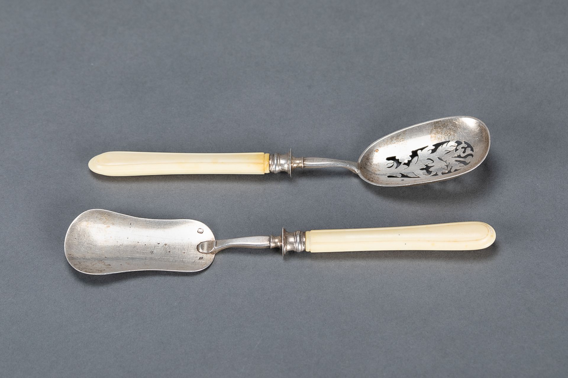 French side set comprising four items, silver, late 19th Century; with I. Grip;950/1000; weight - Image 2 of 3