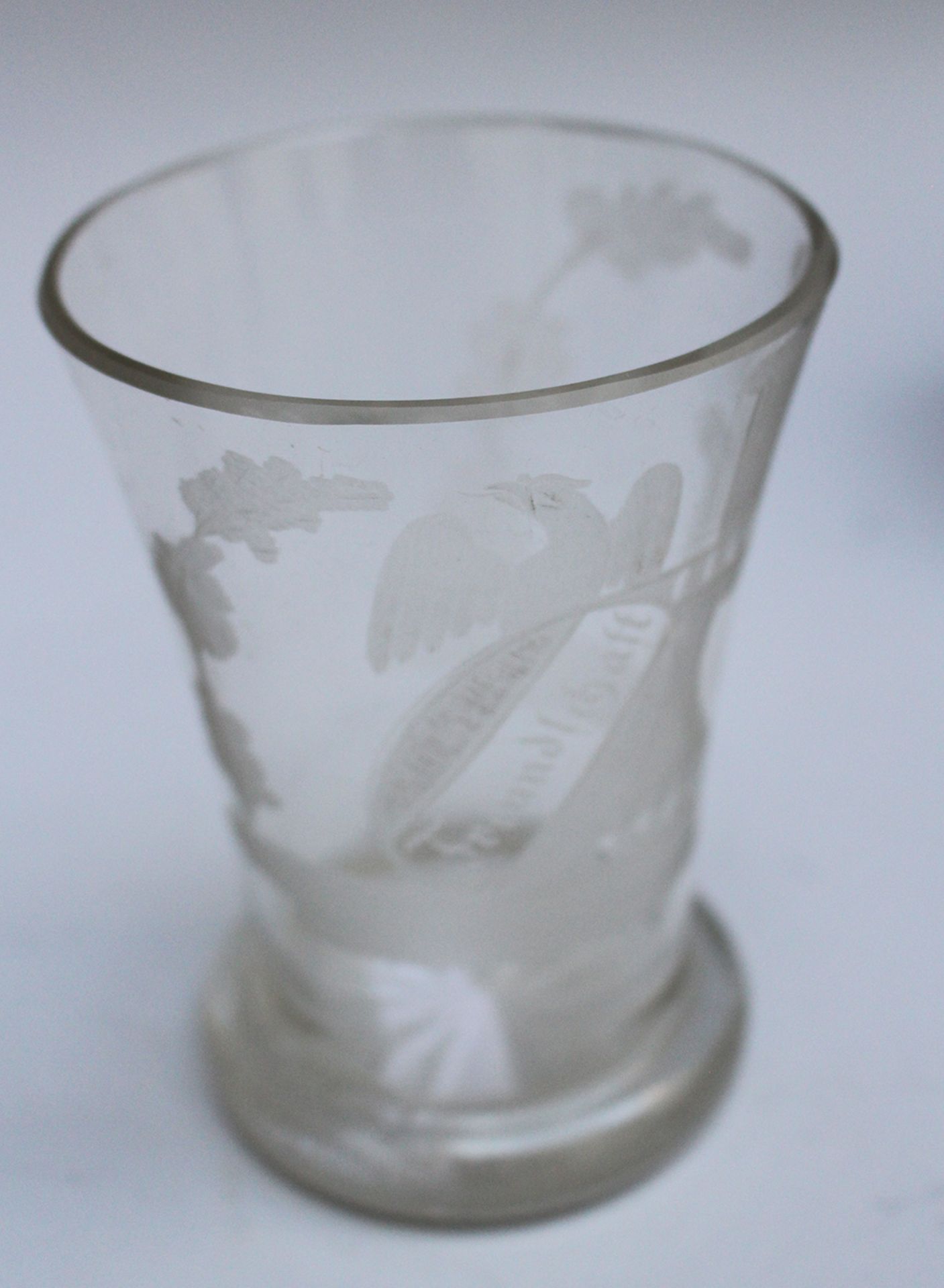 Friendship beaker, transparent glass with etched eagle and classical decoration described - Image 3 of 3