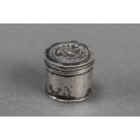 Small silver round box with lid, signed Hollandia 1801. 2cm height