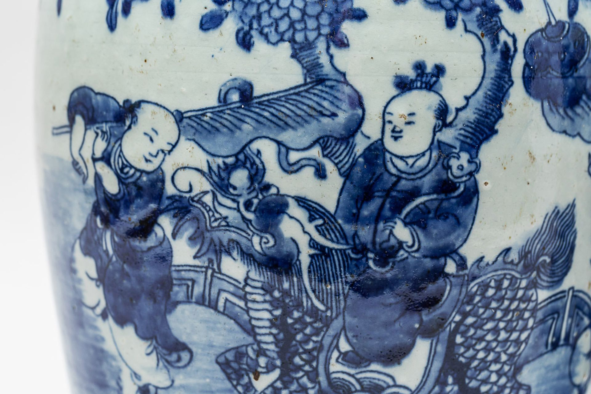 Pair of Chinese Kangxi (1654-1722) porcelain vases - Bild 2 aus 3