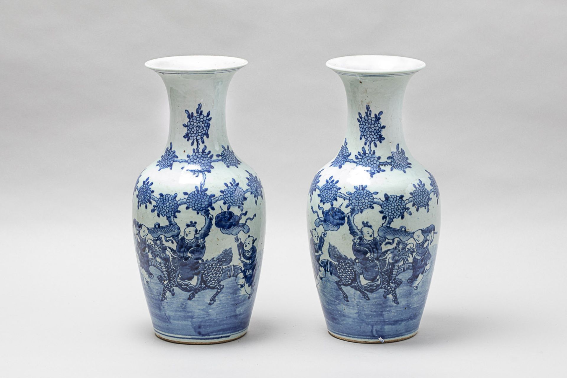 Pair of Chinese Kangxi (1654-1722) porcelain vases