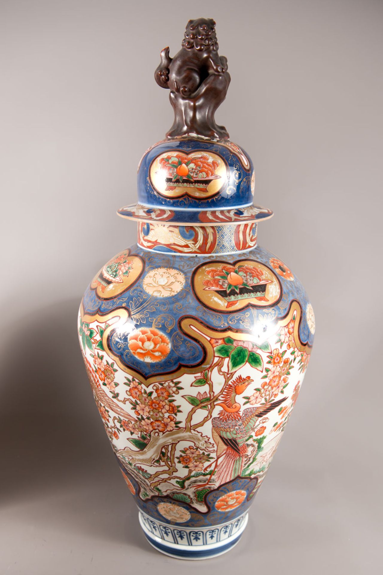 Pair of extraordinary Imari vases - Image 2 of 3
