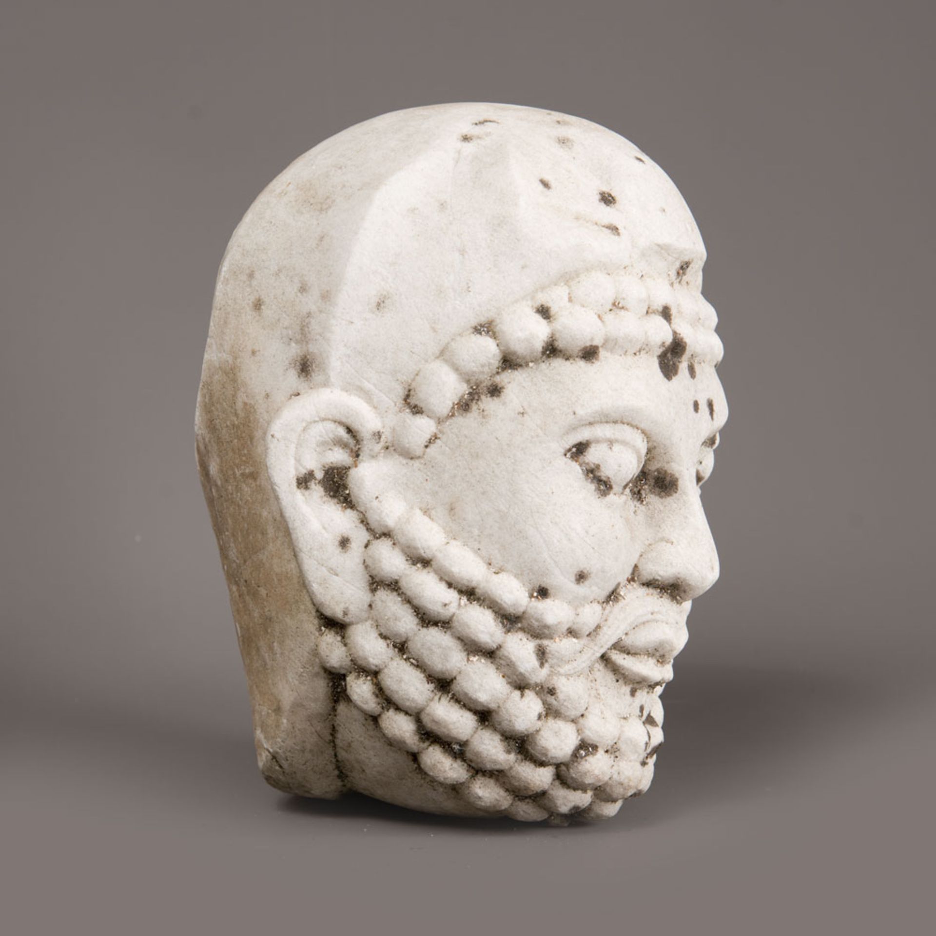 Marble head in archaic style - Image 3 of 3