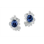 PAIRE DE BOUCLES D'OREILLES EN PLATINE, TANZANITES ET DIAMANTS, SIGNÉES MASSONI