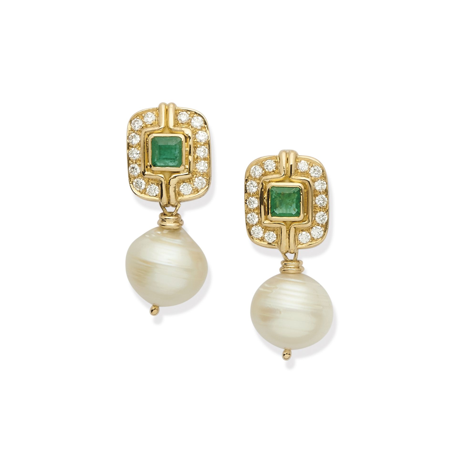 PAIRE DE BOUCLES D'OREILLES EN OR, ÉMERAUDES, PERLES BAROQUES ET DIAMANTS