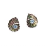 PAIRE DE BOUCLES D'OREILLES EN OR, NACRE, TOPAZE ET CRISTAL DE ROCHE, TRIANON