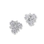 PAIRE DE BOUCLES D'OREILLES TREMBLEUSE EN OR ET DIAMANTS