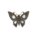 BROCHE EN OR, ARGENT, OPALES, RUBIS ET DIAMANTS