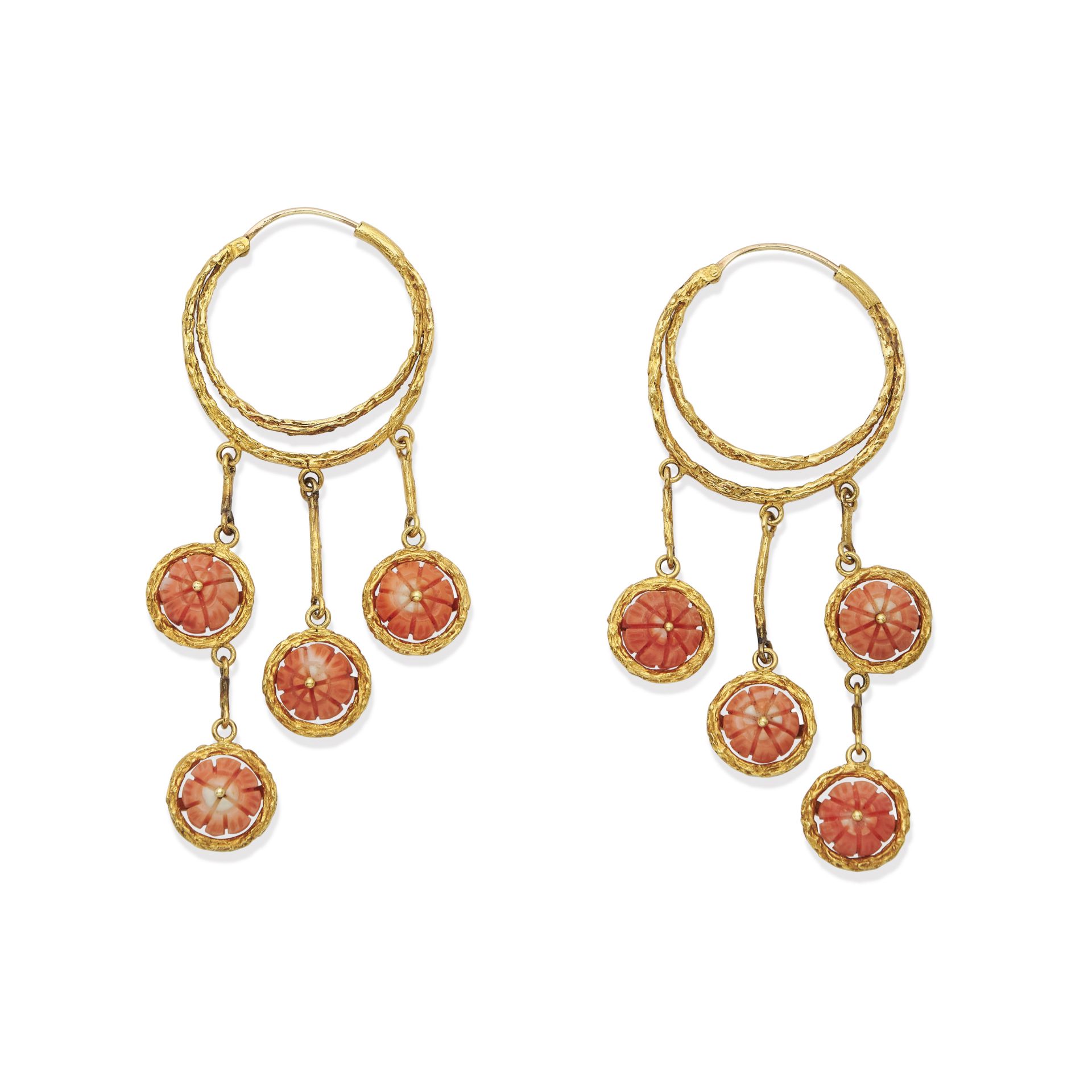 PAIRE DE PENDANTS D'OREILLES EN CORAIL