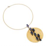 COLLIER AVEC UN PENDENTIF EN OR ET LAPIS-LAZULI, SIGNÉ LORENZO GUERRINI