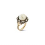 BAGUE EN OR, ARGENT, PERLE FINE ET DIAMANTS