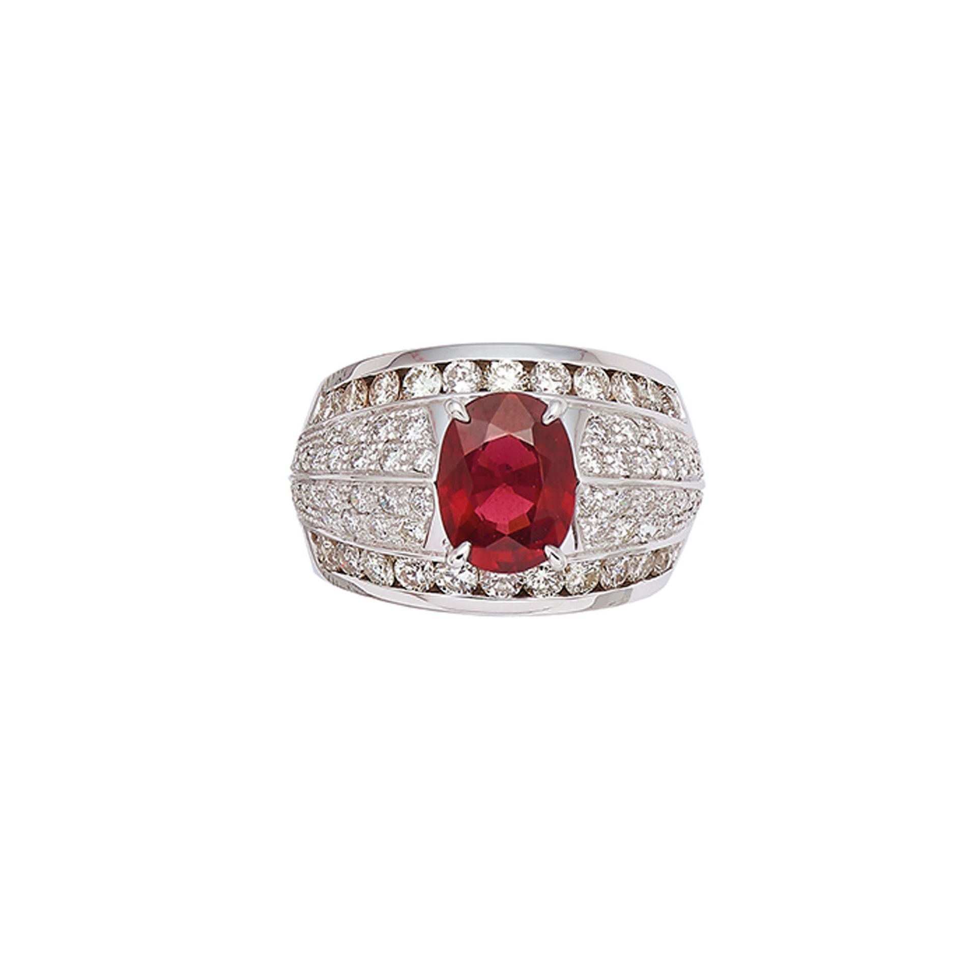 BAGUE DÔME EN OR, RHODOLITE ET DIAMANTS