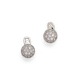 PAIRE DE BOUTONS DE MANCHETTE ET BOUTONS EN OR ET DIAMANTS