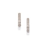 PAIRE DE BOUCLES D'OREILLES EN DIAMANTS