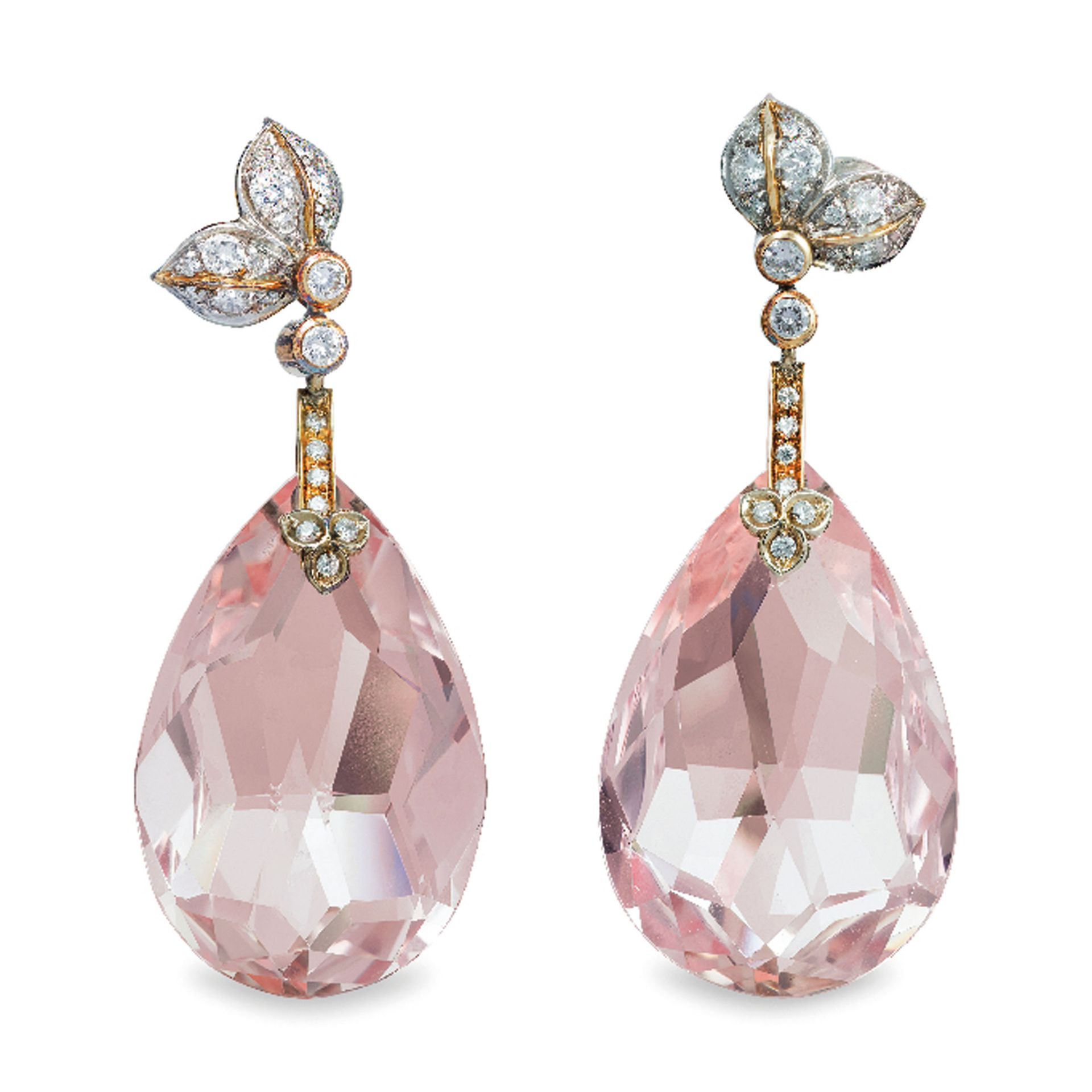 PAIRE DE PENDANTS D'OREILLES EN OR DE DEUX TONS, MORGANITE ET DIAMANTS