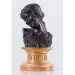 ELIA SALA (Milano 1964 - Gorlaprecotto 1920) “Fanciulla”. Scultura in bronzo. Cm 19x14,5x12,5. Opera