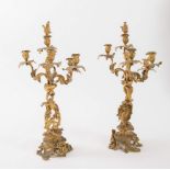 Coppia di candelabri in bronzo dorato. Francia, metà del XIX secolo. Realizzati a guisa di volute