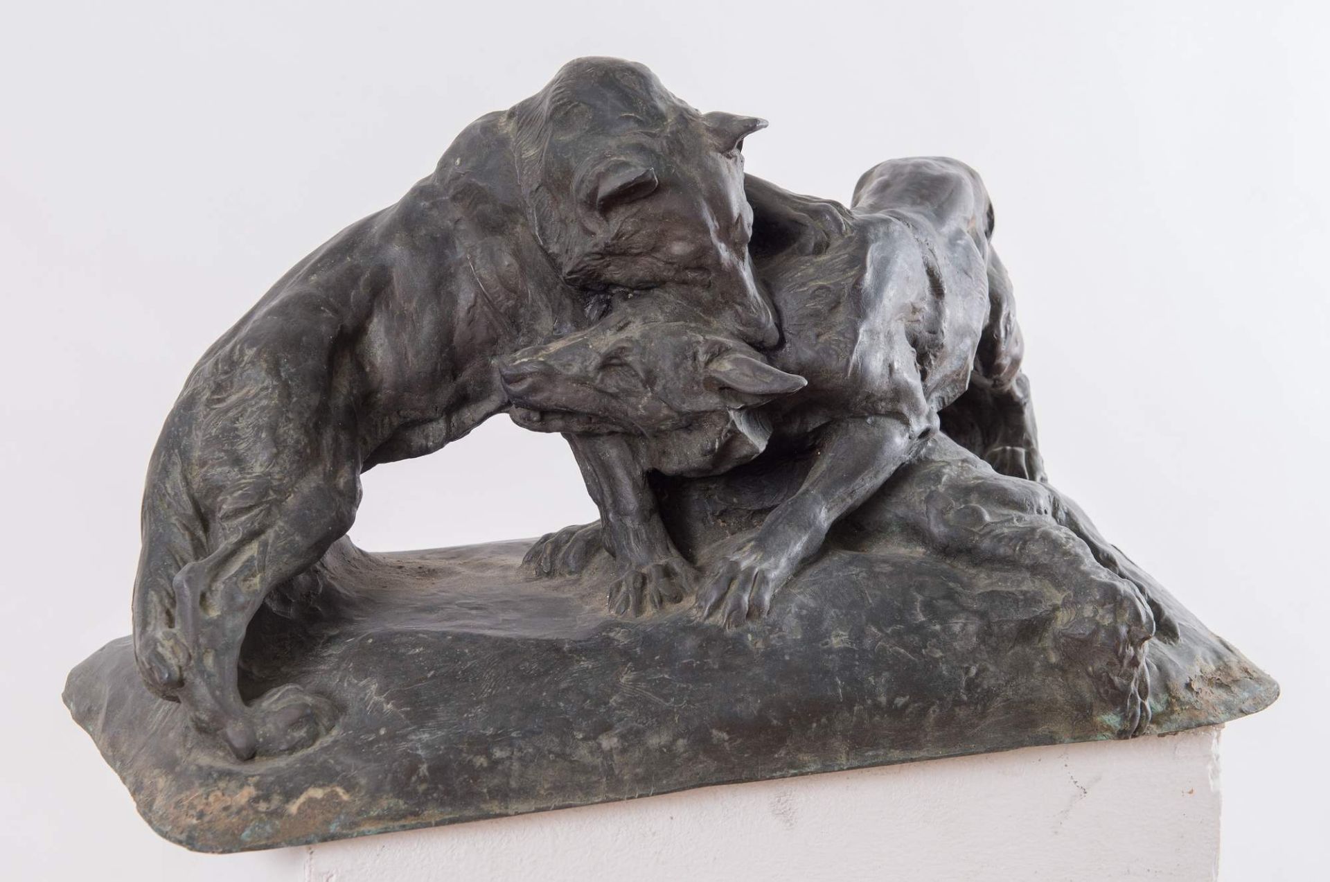 ANGIOLO VANNETTI (Livorno 1881 – Firenze 1962) "Lotta di lupi". Scultura in bronzo. Cm 28x48x25. - Image 2 of 5