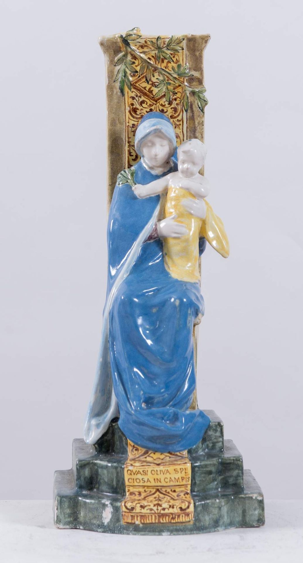 ANGELO MINGHETTI, Bologna, XX secolo. "Madonna in trono", realizzata in ceramica policroma. Cm 39,
