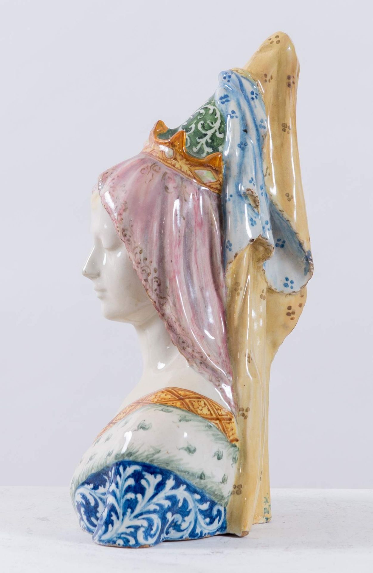 ANGELO MINGHETTI, Bologna, XX secolo. Busto di nobildonna, realizzato in ceramica policroma. Cm - Bild 4 aus 5