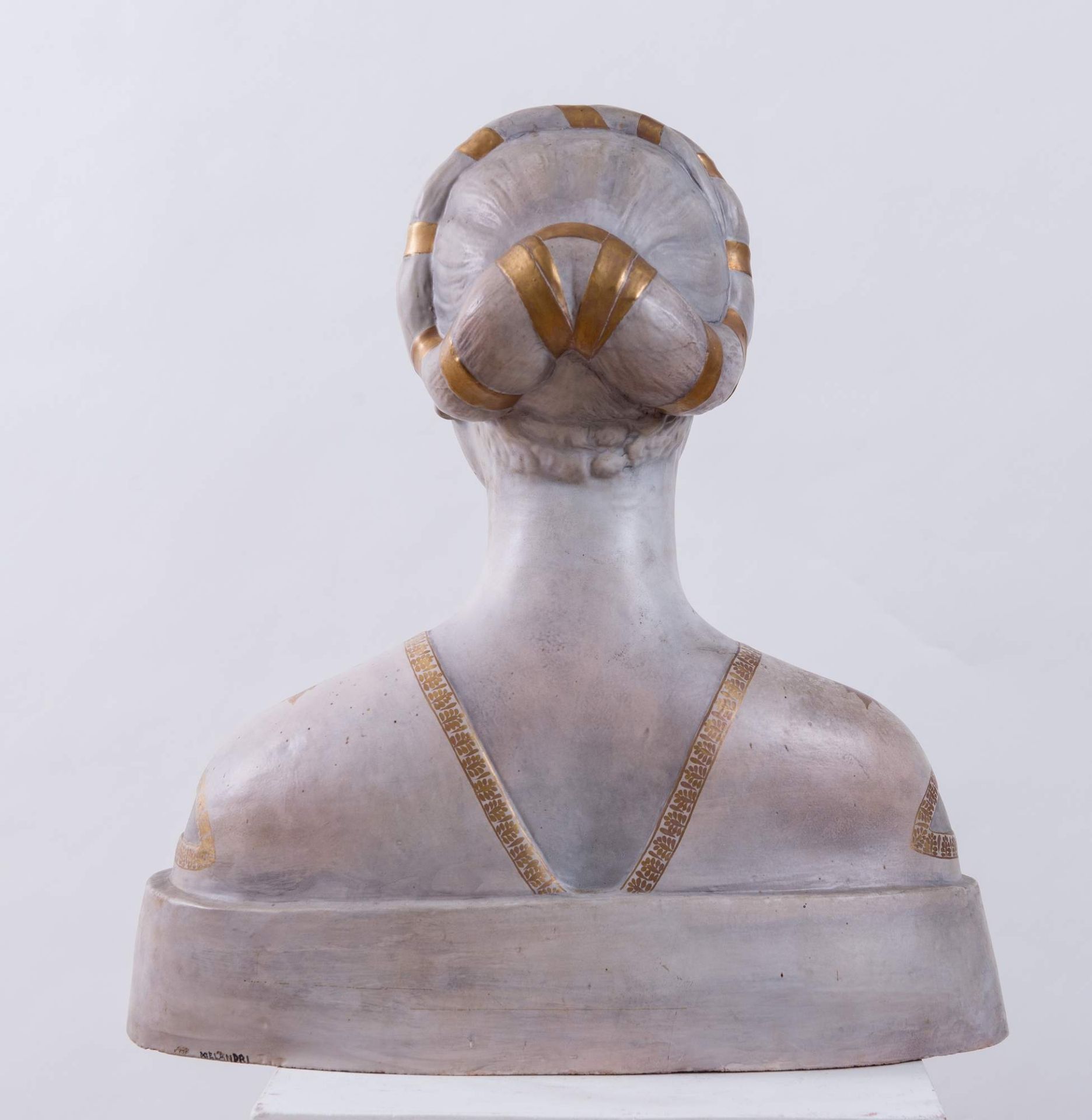 PIETRO MELANDRI (Faenza 1885 - 1976) “Busto di fanciulla”. Scultura in ceramica policroma. Cm - Bild 3 aus 5
