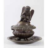 Calamaio in bronzo. Italia, metà del XIX secolo. Presenta patina scura di gusto rinascimentale. Il
