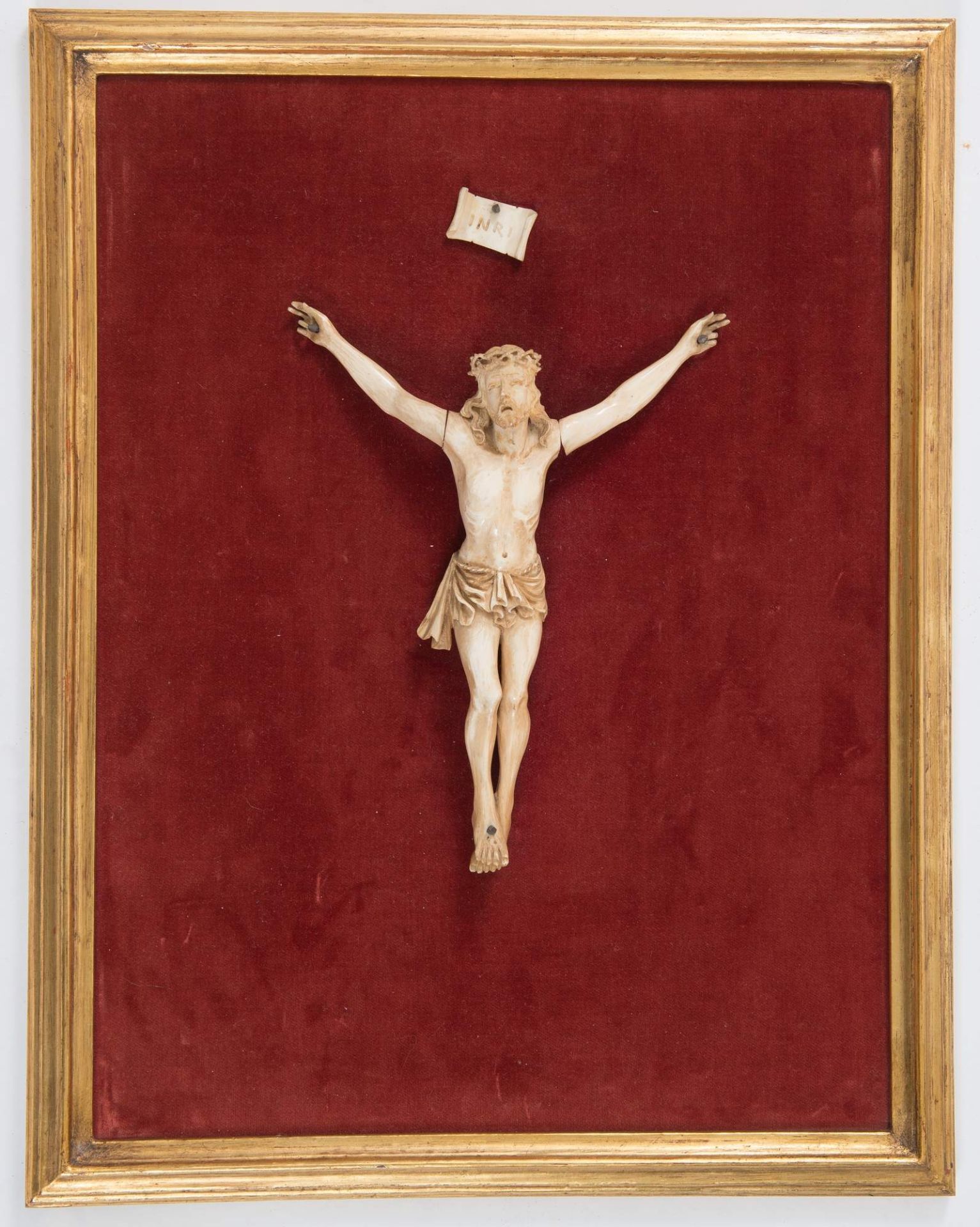 Cristo in materiale prezioso. Francia, metà XIX secolo. Cm 45,5x35,5. (lievi difetti)