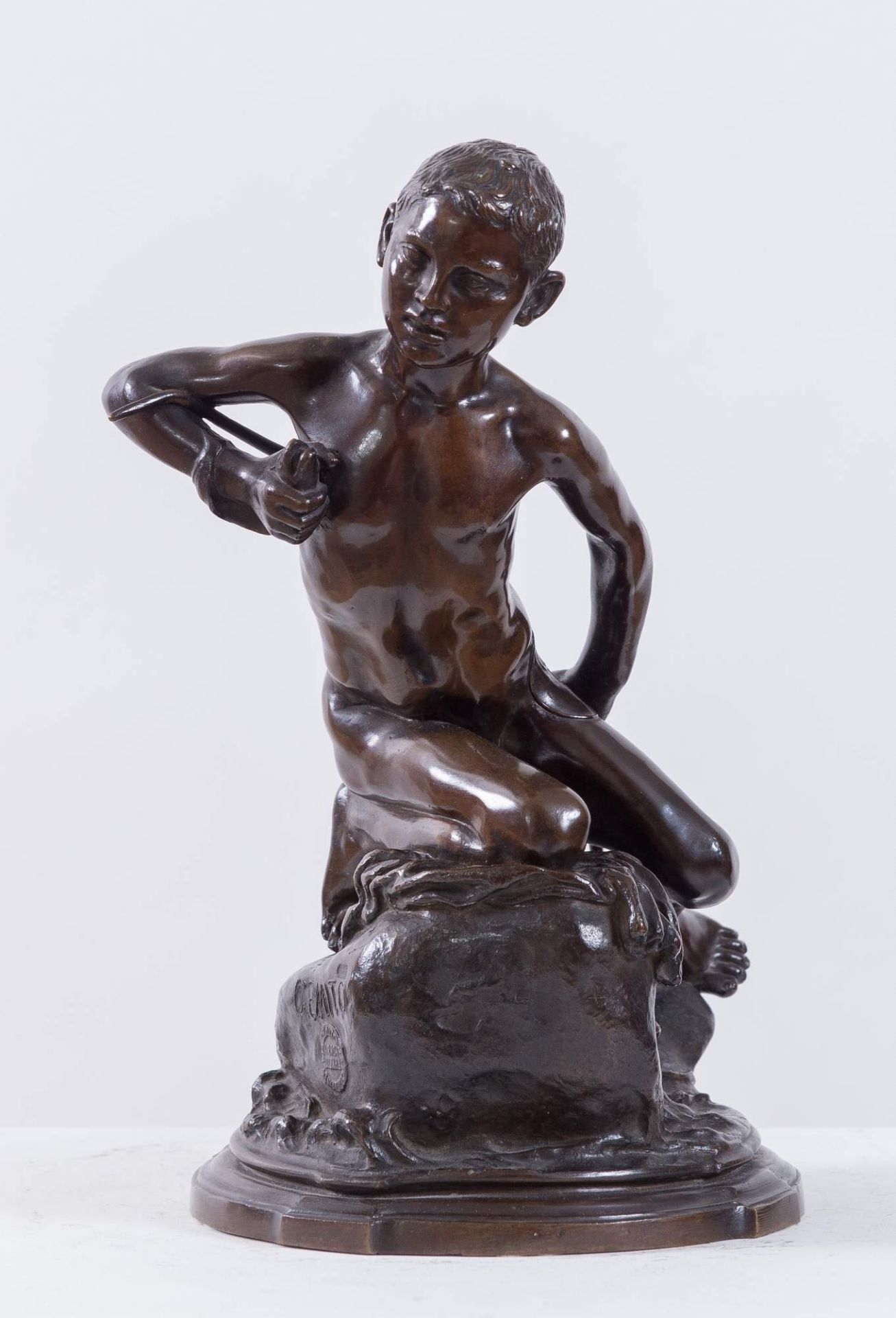 VINCENZO GEMITO (Napoli 1852 – 1929) ), attr. "Pescatore". Scultura in bronzo. Cm 24,5x17,5x14,5. - Bild 2 aus 2