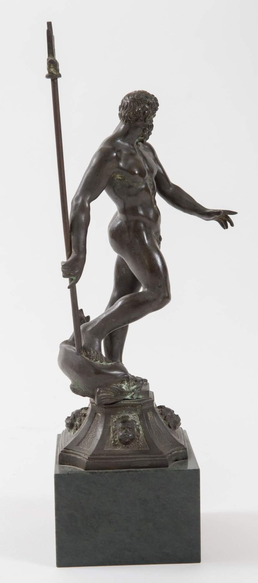 NETTUNO, XX secolo. Scultura-trofeo in bronzo con base di marmo. Copia del Nettuno del - Bild 3 aus 3