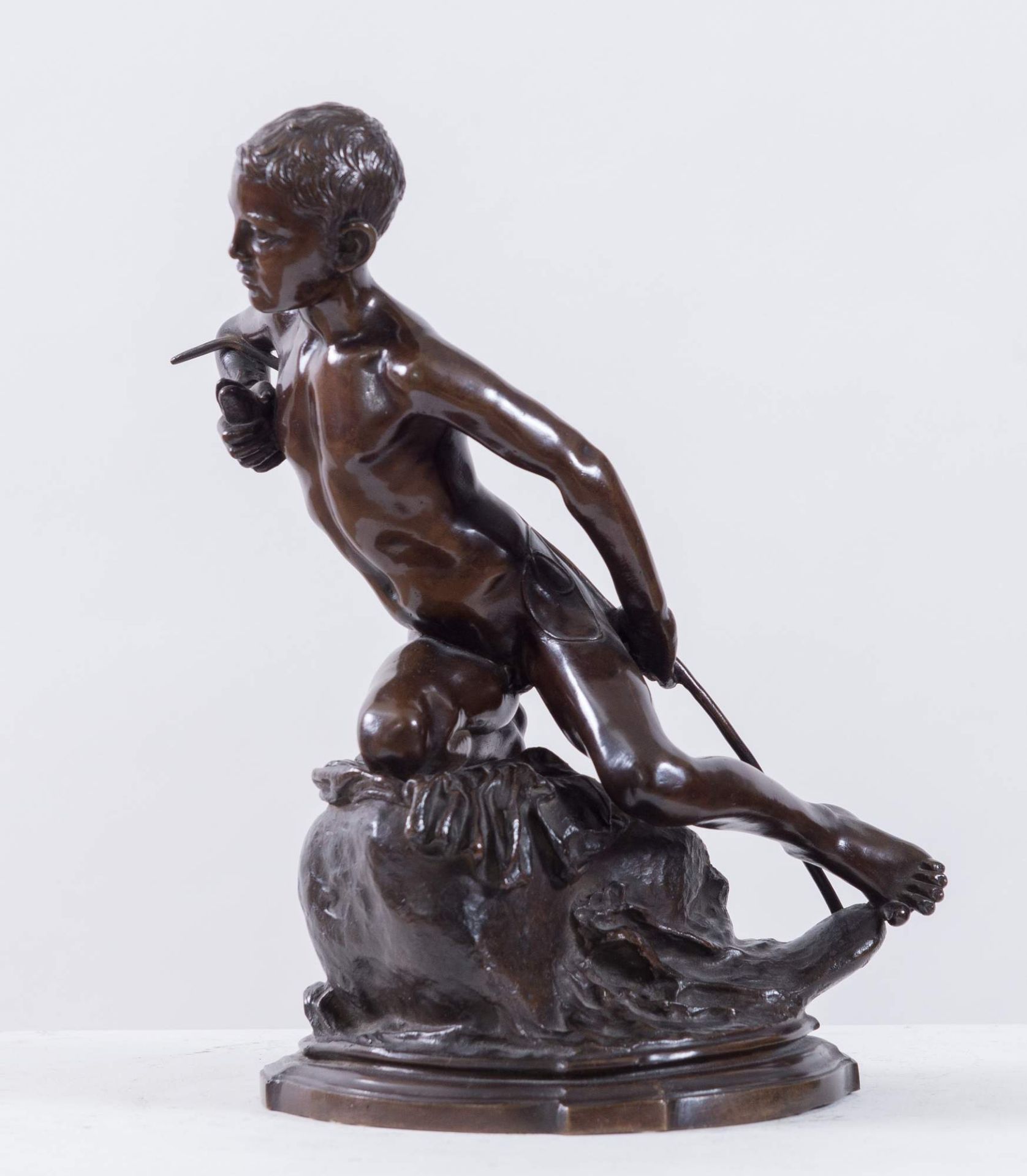 VINCENZO GEMITO (Napoli 1852 – 1929) ), attr. "Pescatore". Scultura in bronzo. Cm 24,5x17,5x14,5.